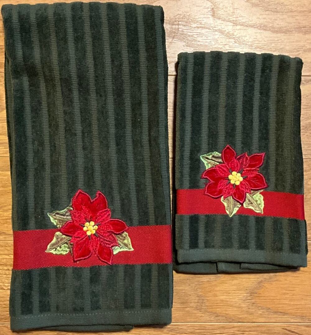 Set of St. Nicholas Square Bath Hand and Wash Cloth Green Red Poinsettia Holiday